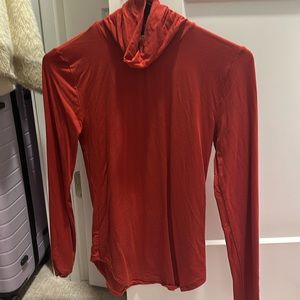 ARITIZIA Babaton size Small. Red turtle neck. Flattering & fits well even if